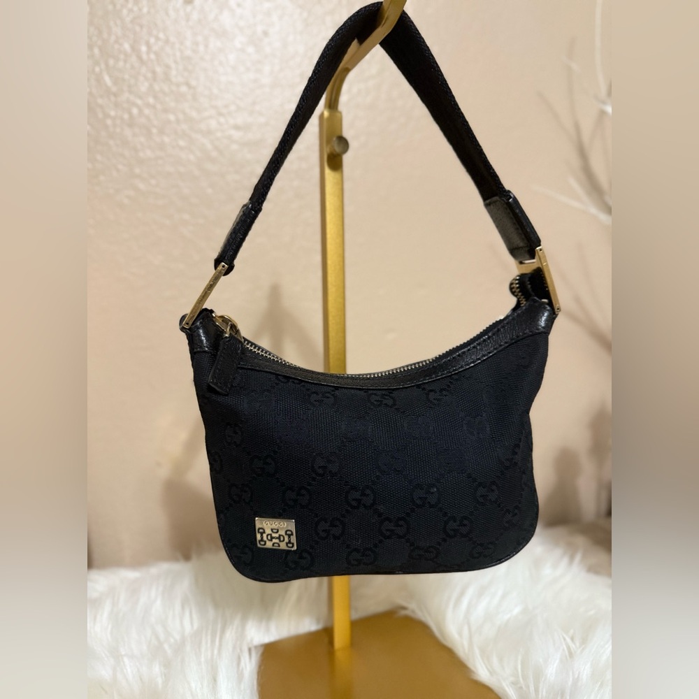 Gucci Black Monogram Shoulder Bag - Picture 4 of 16